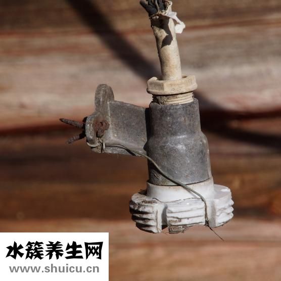 鱼缸灯座怎么固定