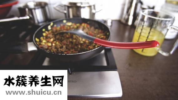 炒菜时怎么判断油温