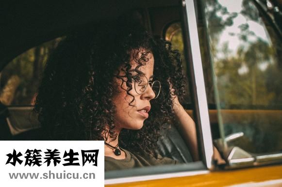 新生儿头发少怎么办
