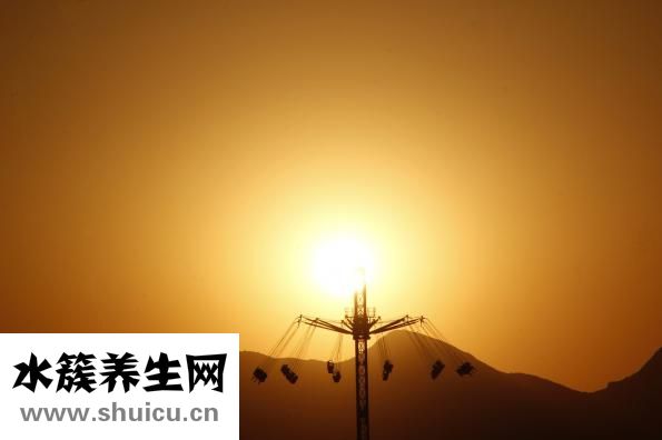 衣服长黑点怎么洗