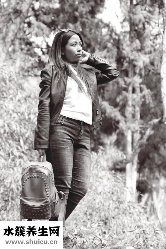 怎么给照片戴假发