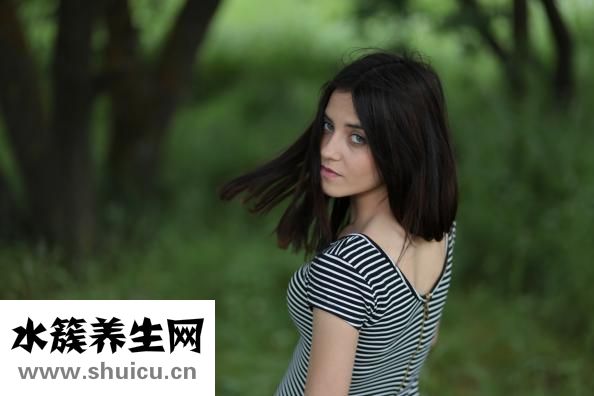 婴儿揉眼睛怎么回事