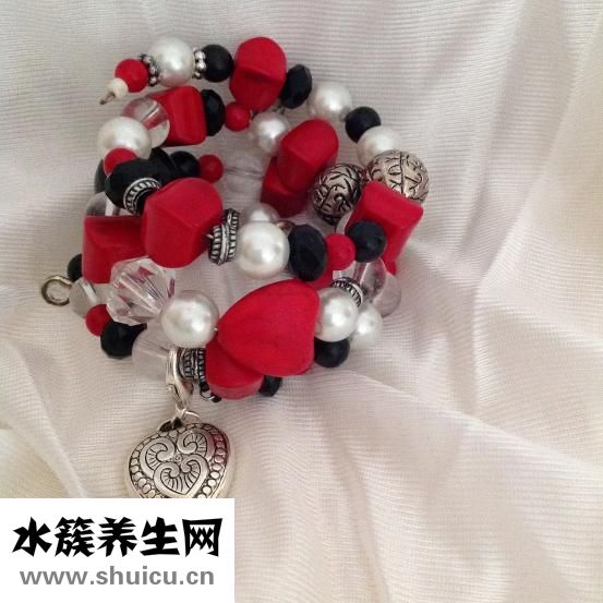 手镯拿不下来怎么办可以通过口服药物和佩戴药物治疗