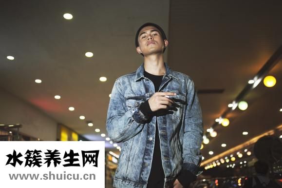 男生头发直怎么办