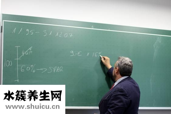 老师和学生怎么了