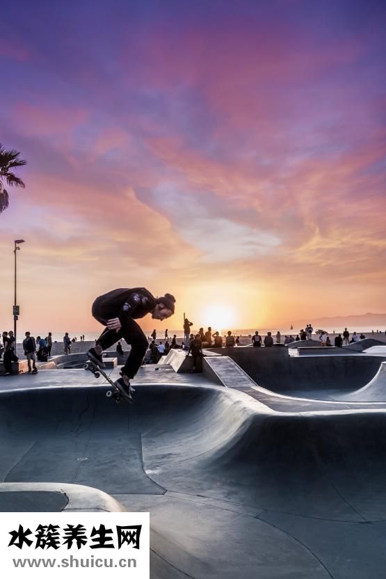 足球怎么用身体