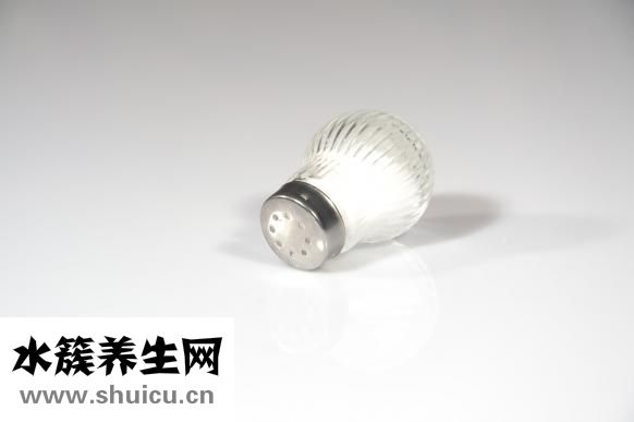 去角质小窍门：牛乳霜洁面可去老茧！