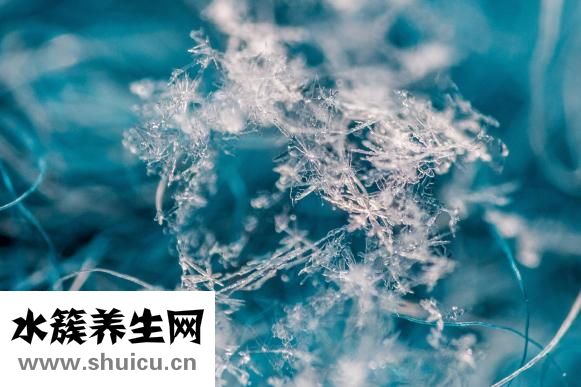 后背冰凉怎么回事
