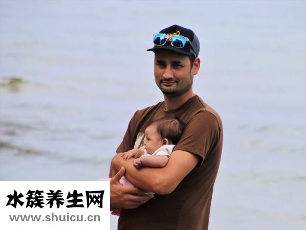 婴儿尿布怎么折