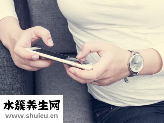 长白睫毛是怎么回事
