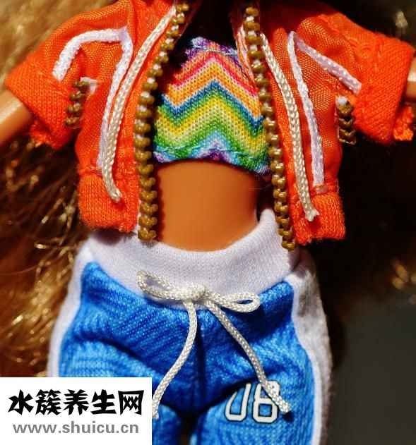 白色运动裤怎么搭配