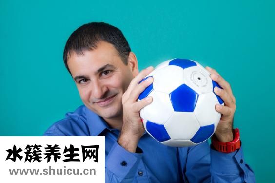 不会右脚踢球怎么办