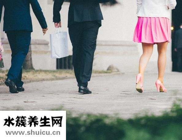 后腰两侧肥肉怎么减