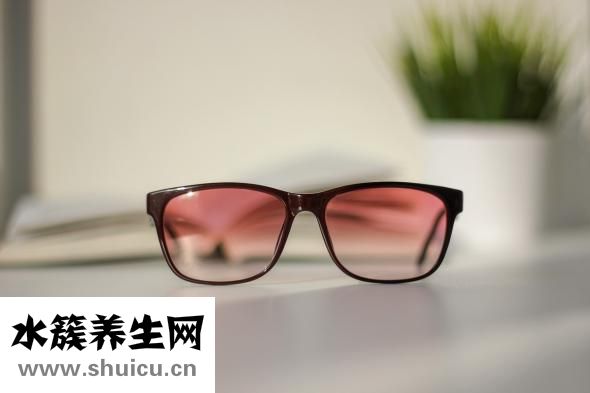 右眼睑肿大怎么办