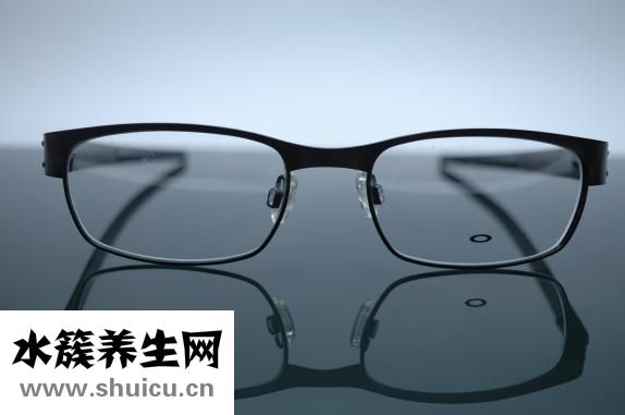 眼睛神经跳怎么回事