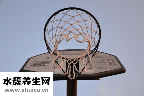 毛呢大衣腰带怎么绑