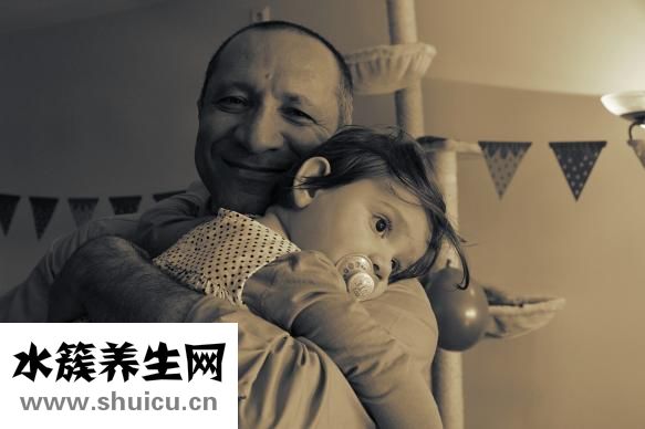 婴儿睡扁头怎么办