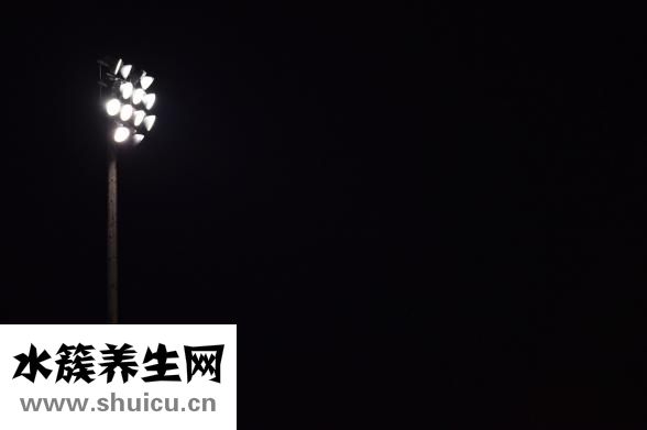 腰前凸怎么办
