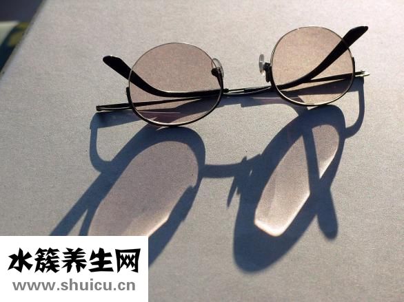 眼晴流泪是怎么回事