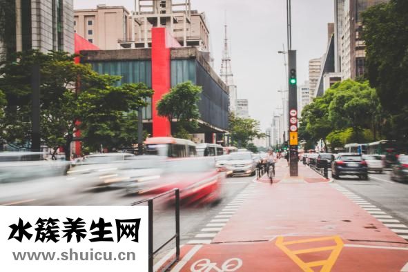 玻尿酸丰唇淤血怎么