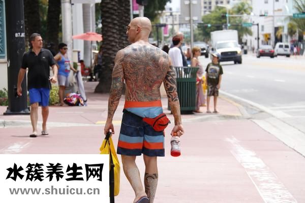怎么洗纹身不留疤