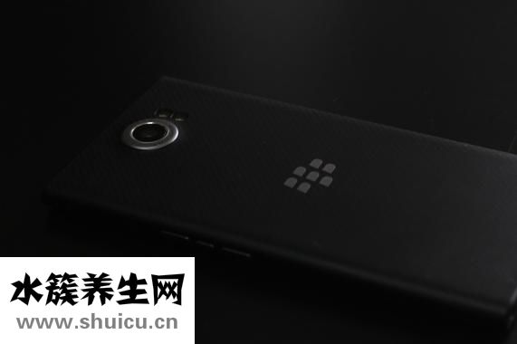 耳机怎么塞到耳朵里