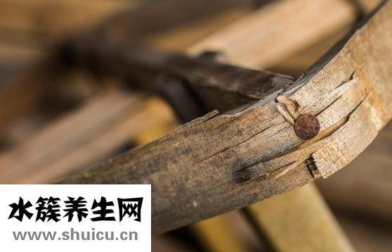 在墙上怎么钉钉子