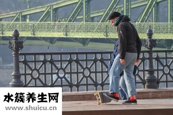 气球怎么绑成一串