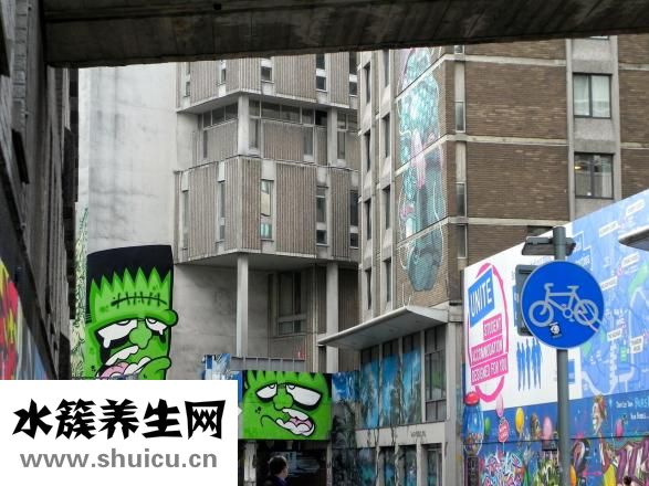 脸上喷漆怎么洗掉