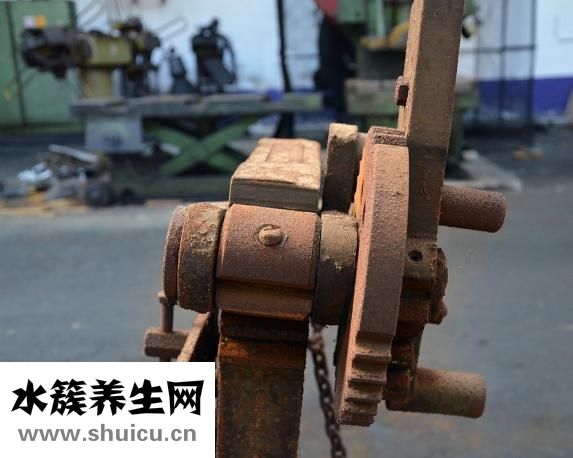 衣服吸灰尘怎么办