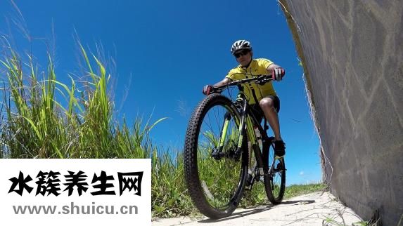 手背上长斑怎么回事？可多吃维生素c含量高的水果