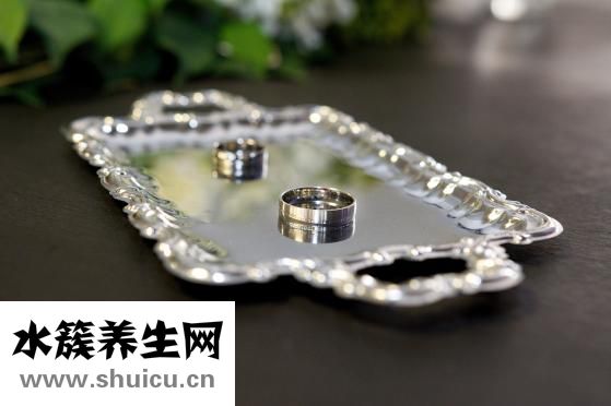 钱怎么折戒指