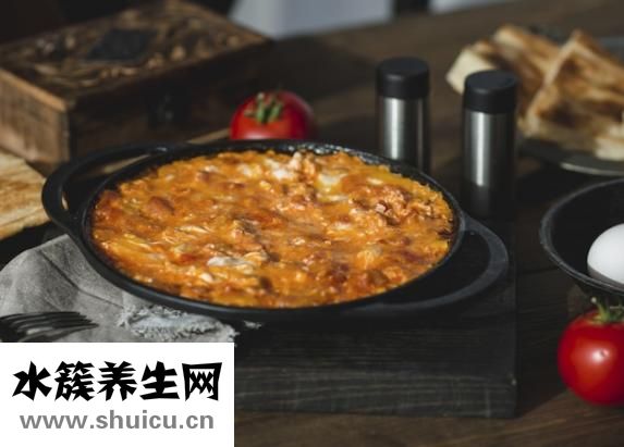 野外露营用高压锅煮稀饭保持营养均衡