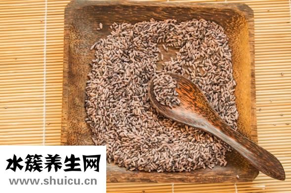 嚼把黑芝麻活到百岁老翁教你如何做芝麻丸
