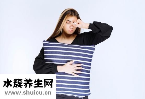 肚脐多久脱落，肚脐里脏东西能抠吗？