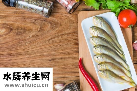 小鲫鱼汤炖多久，阿姨做的鲫鱼汤营养又美味！