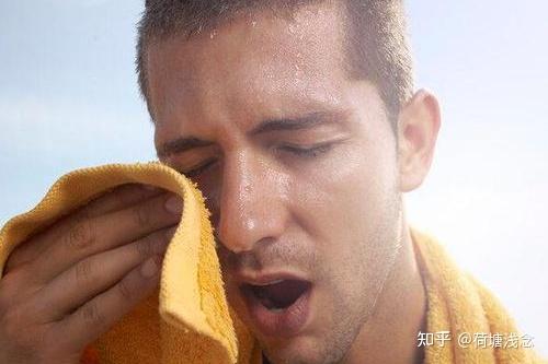 一动就大汗淋漓是肾阴虚还是阳虚，男人一动就大汗淋漓是肾阴虚还是阳虚
