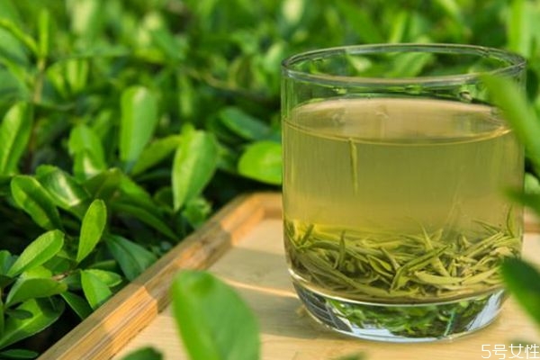 枸杞配绿茶喝了对身体有什么好处（绿茶喝了对身体有什么好处）