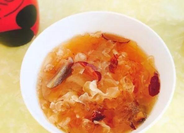 银耳汤制作方法步骤（怎么煮银耳汤才粘稠）