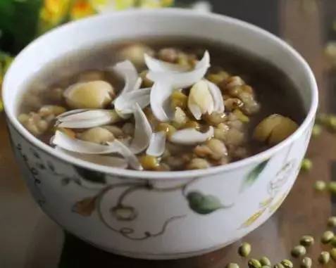 绿豆汤的做法家常做法电饭煲（绿豆汤的做法家常做法）