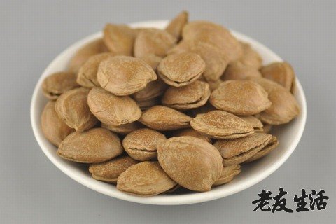 苦杏仁的功效与作用及禁忌是什么中药（苦杏仁的功效与作用及禁忌）
