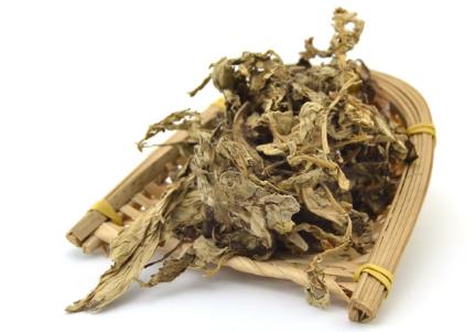 艾叶泡脚有什么好处的功效与作用（艾叶泡脚有什么好处的功效与作用禁忌）