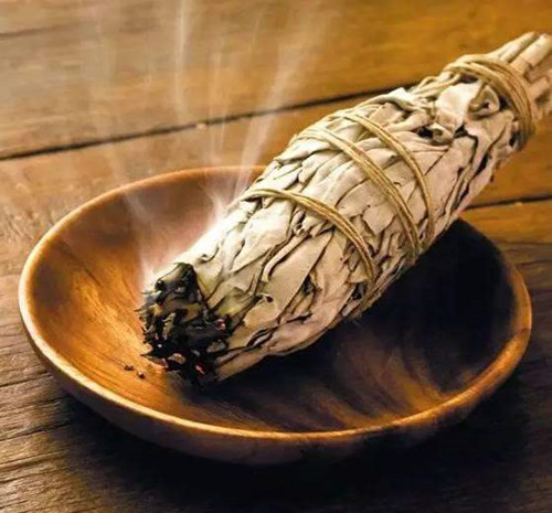 房间里熏艾叶人吸了有害吗（艾叶熏房间多久才杀菌）