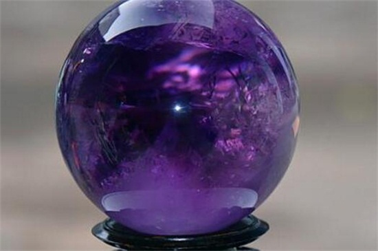 各种颜色水晶的功效与作用（各种颜色水晶的功效与作用是什么）