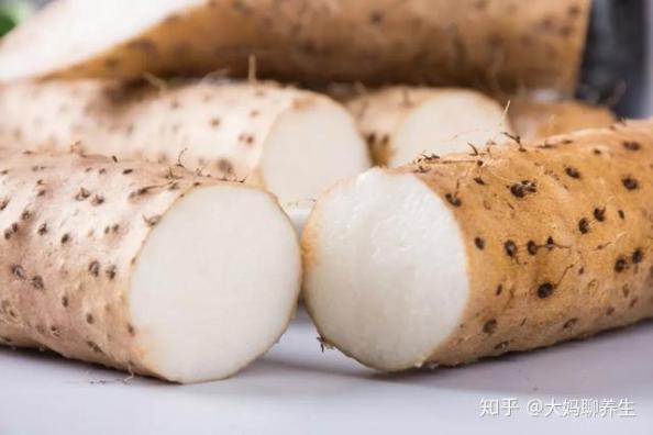 女人每天吃山药的好处（女人每天吃山药的好处能让头发变黑不）