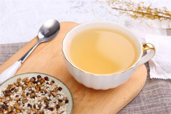女性长期喝红豆薏米茶的危害（女生多喝红豆薏米茶会怎样）