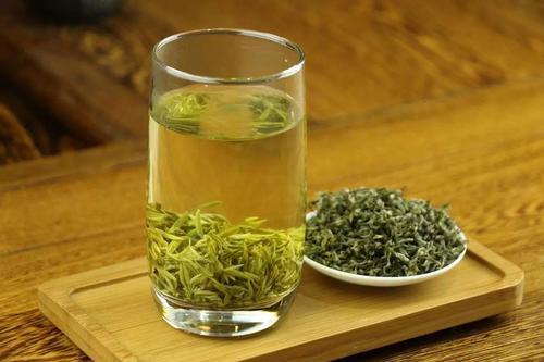 女人喝绿茶的功效与作用禁忌（女性喝绿茶的功效）