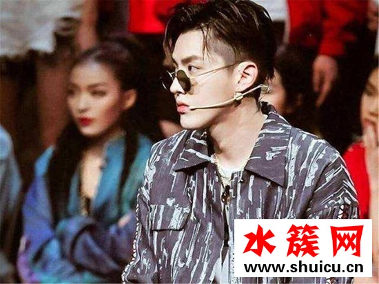 吴亦凡锅盖头