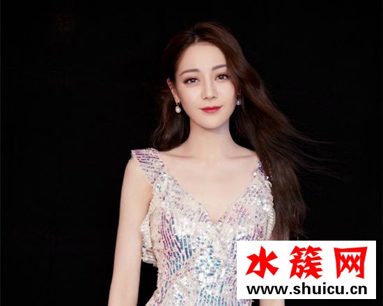 迪丽热巴撕衣服