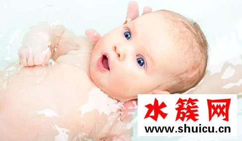宝宝游泳呛水怎么办？
